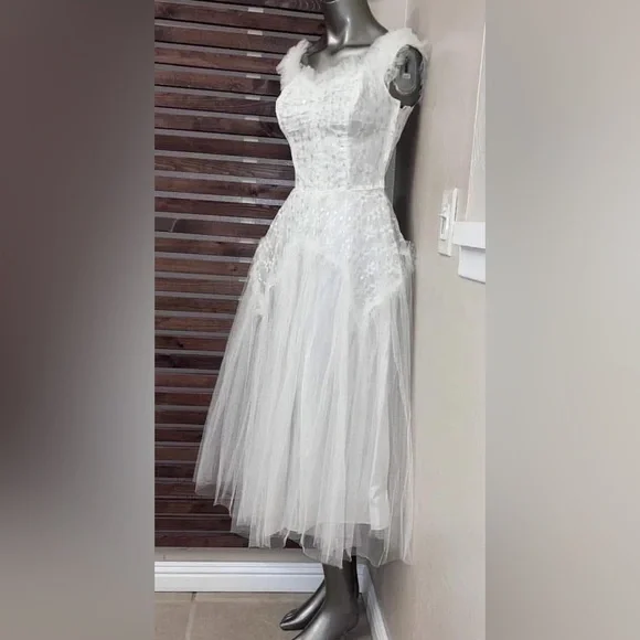 1950s Vintage White & Metallic Silver Tulle Layered Wedding Ballerina - Picture 4 of 8